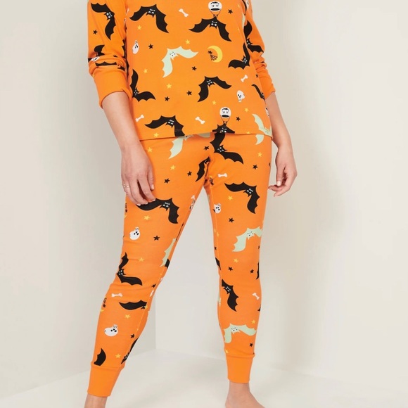 New🌿Halloween Matching Graphic Pajama Set - Picture 2 of 3